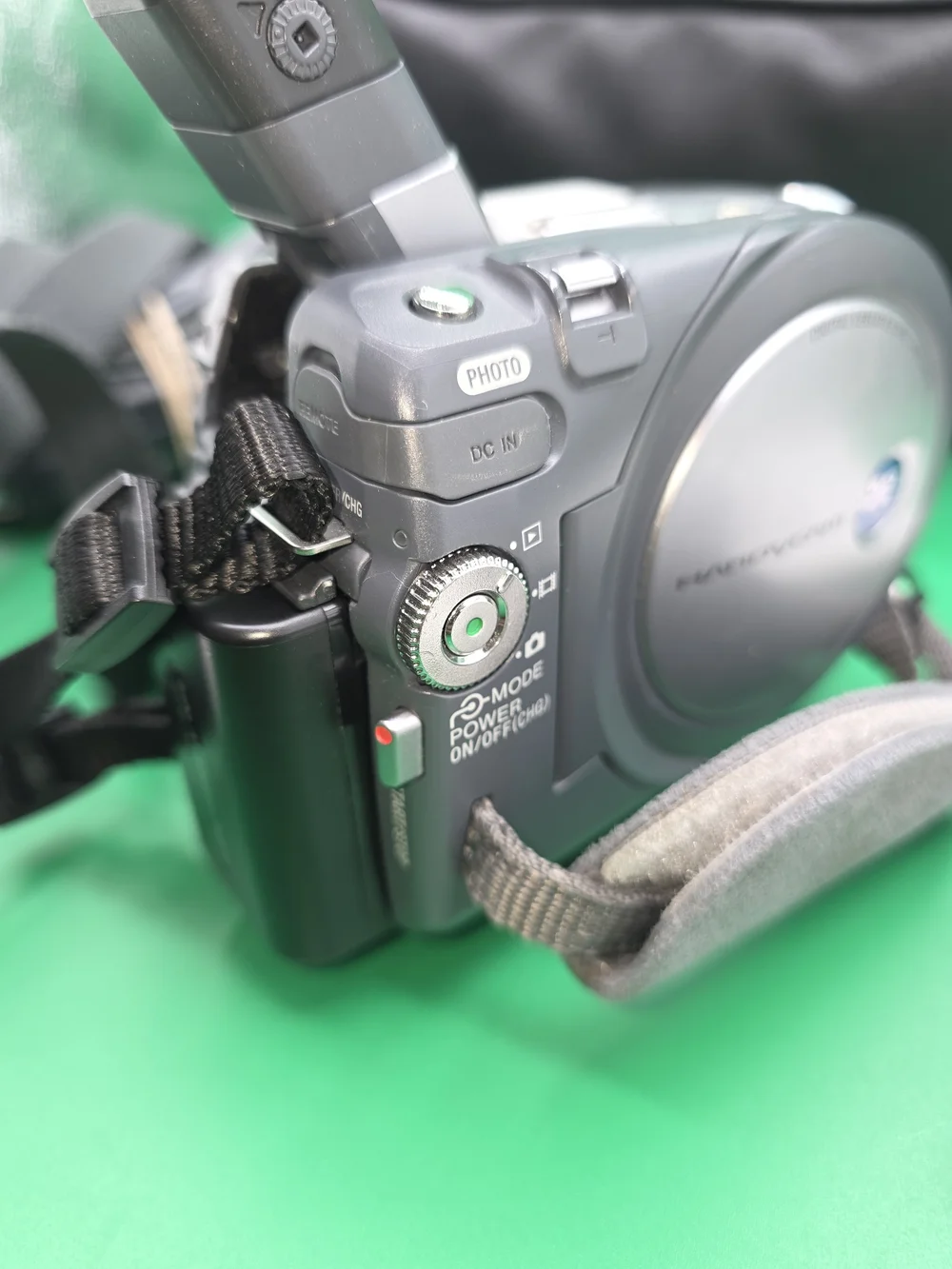 VTG Sony Handycam DCR DVD301 DVD Camcorder w/Bag